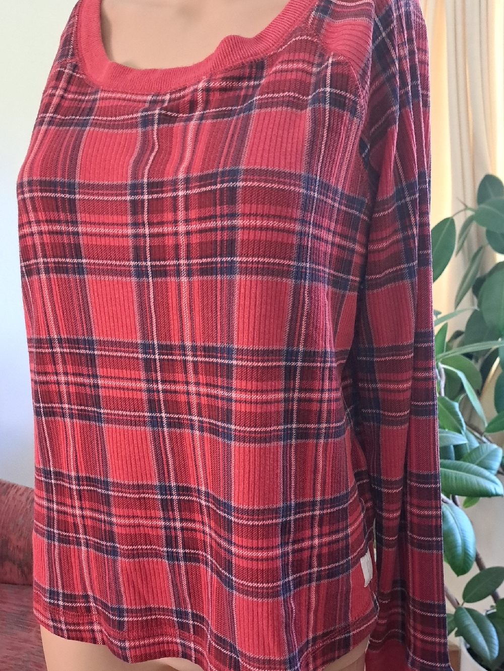 GAP Red and Blue Plaid Long Sleeve Knit Top. M Ptp 20"